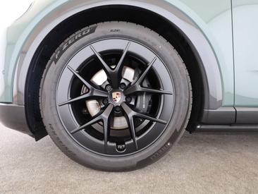 Porsche Cayenne E4 Electric — photo 6