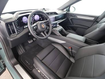 Porsche Cayenne E4 Electric — photo 10