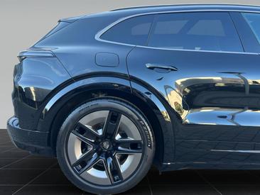 Porsche Cayenne E4 Turbo Electric — photo 9