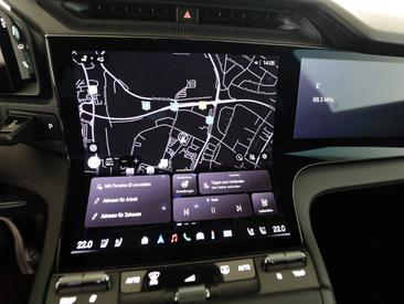 Porsche Cayenne E4 Electric — photo 13