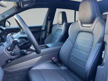 Porsche Cayenne E4 Turbo Electric — photo 12