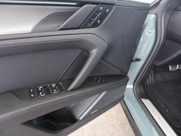 Porsche Cayenne E4 Electric — photo 15