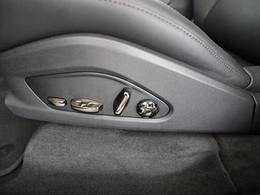 Porsche Cayenne E4 Electric — photo 16