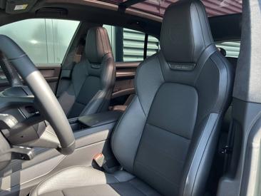 Porsche Cayenne E4 Turbo Electric — photo 9