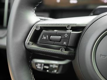 Porsche Cayenne E4 Turbo Electric — photo 26