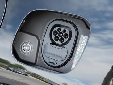 Porsche Cayenne E4 Turbo Electric — photo 33