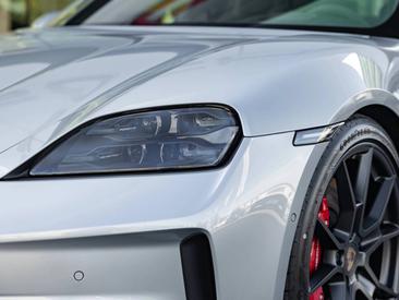 Porsche Taycan ph2 GTS — photo 10