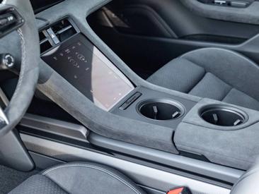 Porsche Taycan ph2 GTS — photo 24