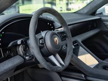 Porsche Taycan ph2 GTS — photo 27