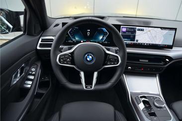 BMW Série 3 Touring M Sport 330e — photo 33