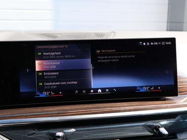 BMW X5 M Sport XDrive50e — photo 19