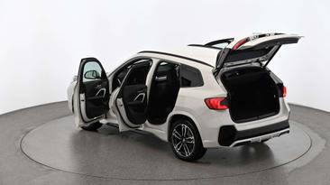 BMW IX1 XDrive30 — photo 10