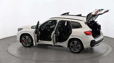 BMW IX1 XDrive30 — photo 11