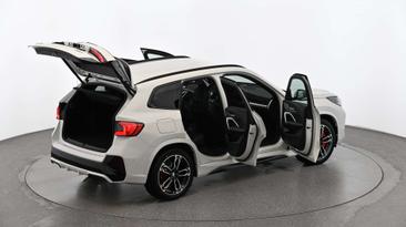 BMW IX1 XDrive30 — photo 15