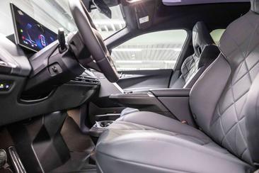BMW IX M Sport XDrive45 — photo 11