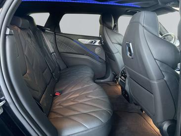 BMW XM 50e — photo 10