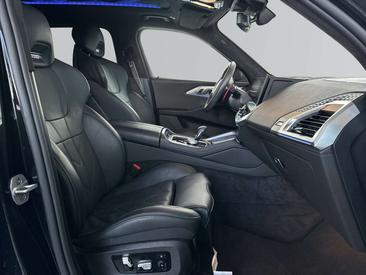 BMW XM 50e — photo 11