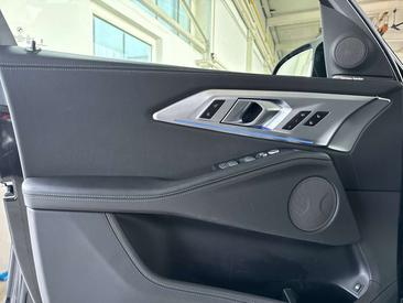 BMW XM 50e — photo 18