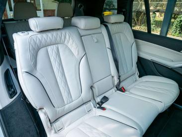BMW X7 M Sport 40d — photo 27