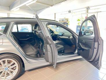 BMW Série 3 Touring 330e — photo 15