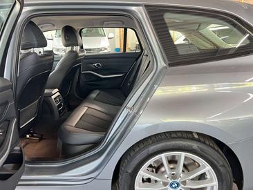 BMW Série 3 Touring 330e — photo 22