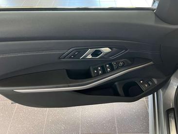 BMW Série 3 Touring 330e — photo 25