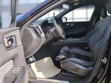 Volvo XC60 B4 R-Design — photo 9