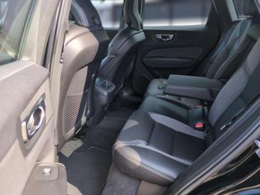 Volvo XC60 B4 R-Design — photo 14
