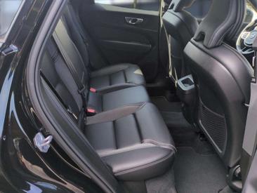 Volvo XC60 B4 R-Design — photo 19
