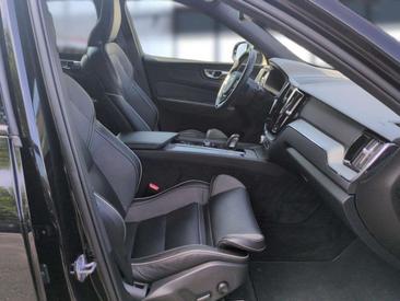 Volvo XC60 B4 R-Design — photo 20