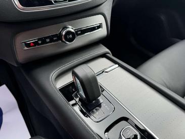 Volvo XC90 B5 Core — photo 11