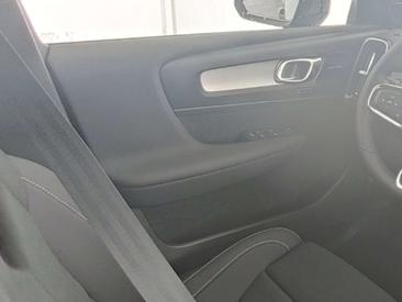 Volvo XC40 — photo 11