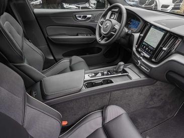 Volvo XC60 B4 R-Design — photo 4