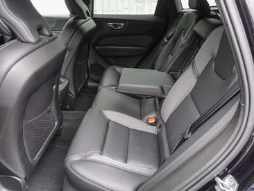 Volvo XC60 B4 R-Design — photo 14