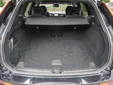 Volvo XC60 B4 R-Design — photo 15