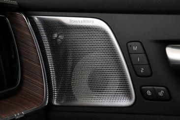 Volvo XC60 T6 Recharge Inscription — photo 19