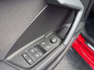 Audi A3 40 TFSIe — photo 17