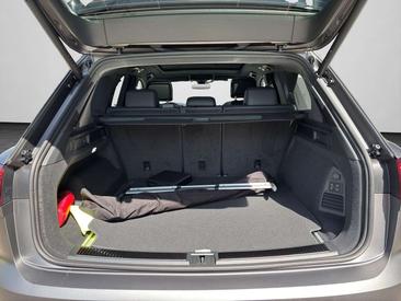 Volkswagen Touareg R-Line — photo 15