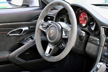 Porsche 991 GTS — photo 10