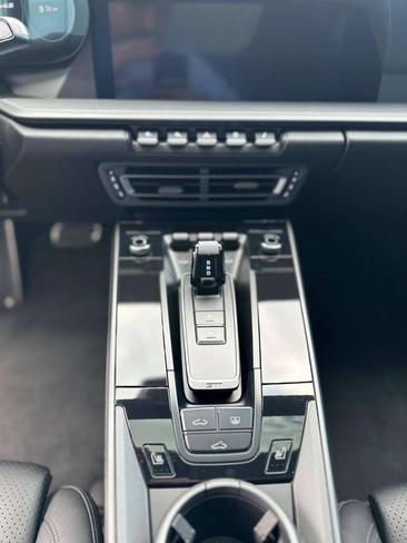 Porsche 992 I Carrera 4S — photo 11