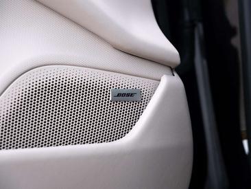 Porsche Taycan Exclusive Manufaktur — photo 29