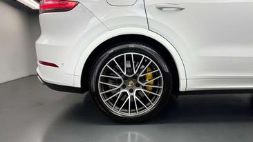 Porsche Cayenne III Turbo S — photo 8