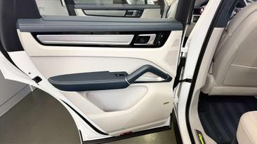 Porsche Cayenne III Turbo S — photo 17