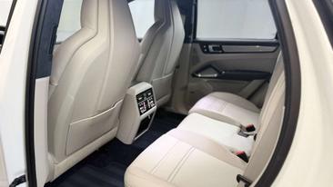 Porsche Cayenne III Turbo S — photo 19