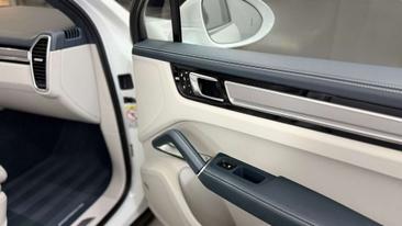 Porsche Cayenne III Turbo S — photo 26