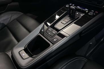 Porsche 992 I Carrera 4S — photo 25