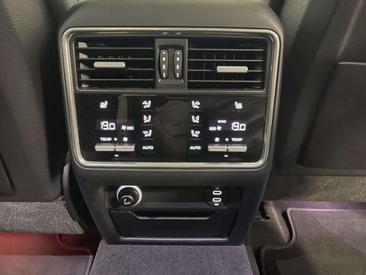 Porsche Cayenne III Turbo S Platinum Edition — photo 17
