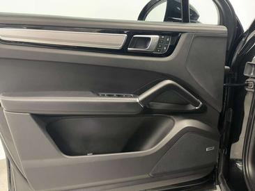 Porsche Cayenne III Turbo S Platinum Edition — photo 20