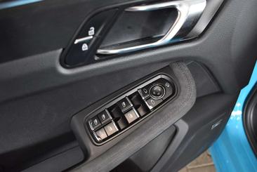Porsche Macan Electrique GTS — photo 30