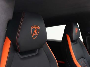 Lamborghini Urus — photo 16
